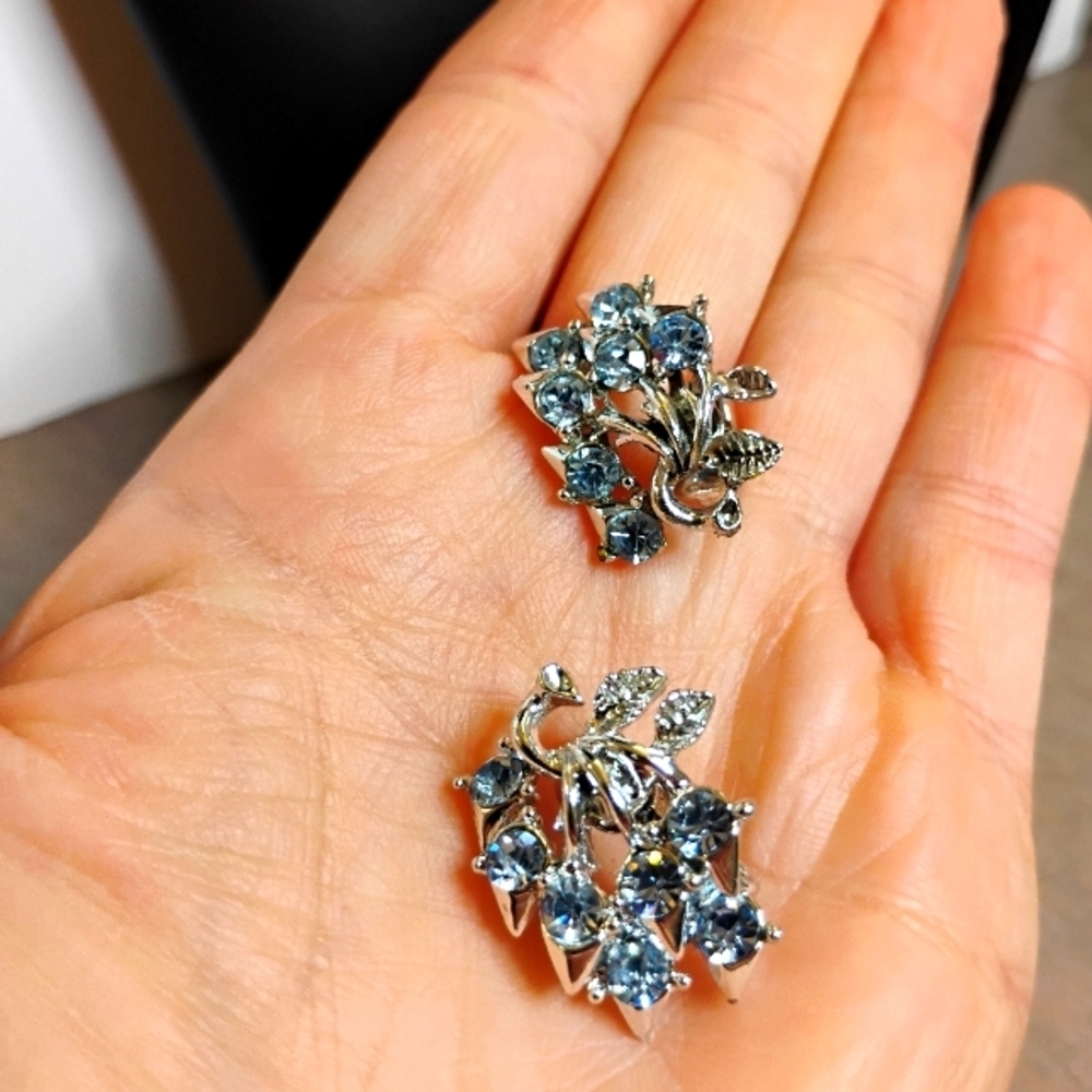 Vintage Coro Silver Tone Blue Rhinestone Flower Clip On Earrings - Picture 2 of 3